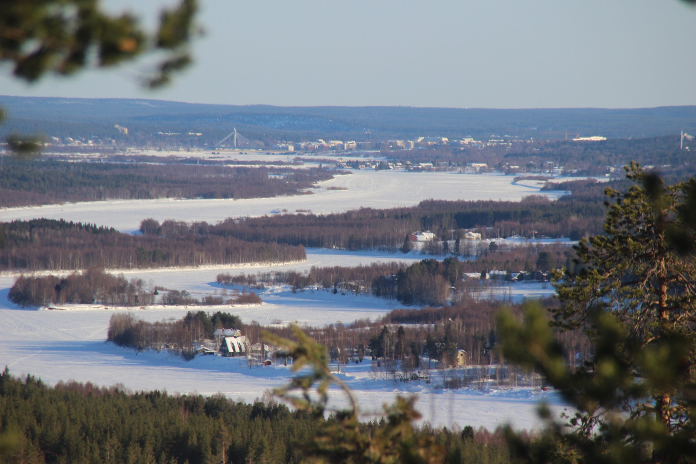 Näkymä Nuuksvaaralta Nivankylään ja kaupunkiin huhtikuussa 2018. (c) Piia Juntunen-Laakso